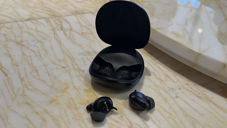 Los auriculares Conversation Clear Plus de Sennheiser son una revolución en modo claro