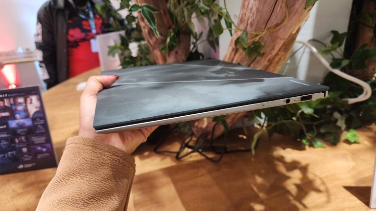 ¡Ayuda!  No puedo dejar de tocar el Asus Zenbook S 13 – su nuevo material «plasma» es adictivo
