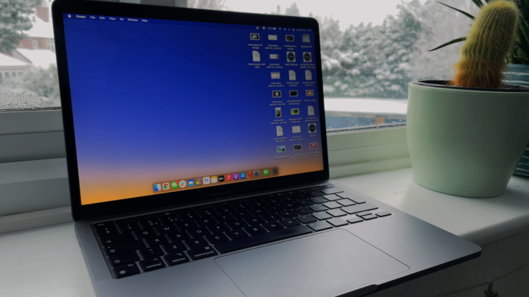 El MacBook Pro M3 puede lanzarse antes de lo que piensas: 3 cosas que debes comprar